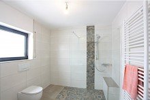 Bad mit Fenster **Gem�tlichkeit ist Trumpf: Erdgeschosswohnung in Feldrandlage mit Terrasse und Au�en- und Innenkamin**