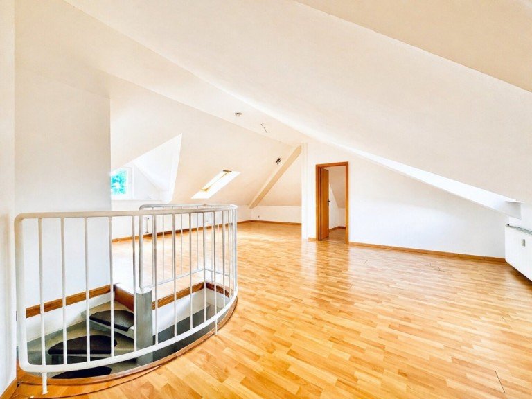 Wohnzimmer Gro�-Zimmern Dachgeschosswohnung Ihr neues Zuhause unterm Dach - 3-Zimmer-Eigentumswohnung in zentraler Lage von Gro�-Zimmern