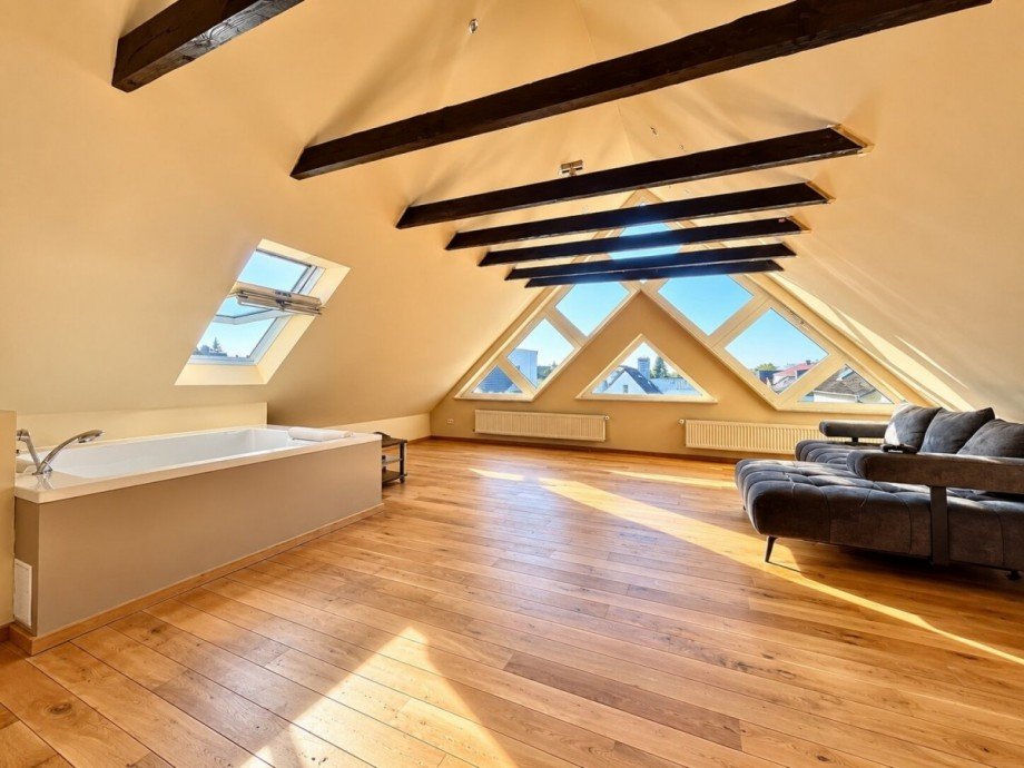 Wohnung 2 Dachstudio/Wohnzimmer Mehrfamilienhaus Griesheim