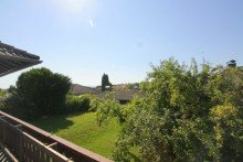 Aussicht **Freistehendes Einfamilienhaus mit Einliegerwohnung, Garage und Carport.**