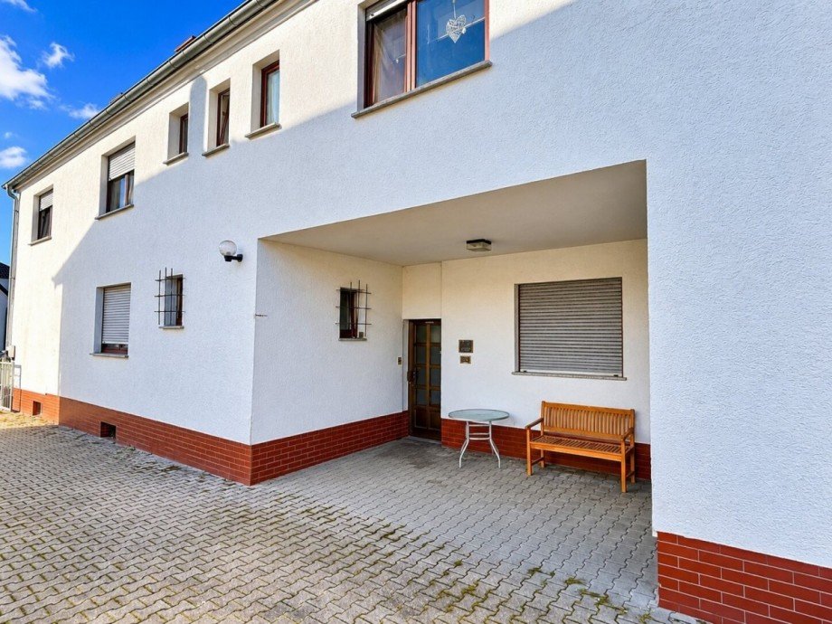 Hauseingang Mehrfamilienhaus Griesheim