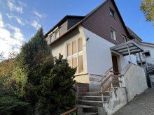 Eingang Hofseite Renovierungsbed�rftiges Ein- Zweifamilienhaus mit Fernblick in Ro�dorf