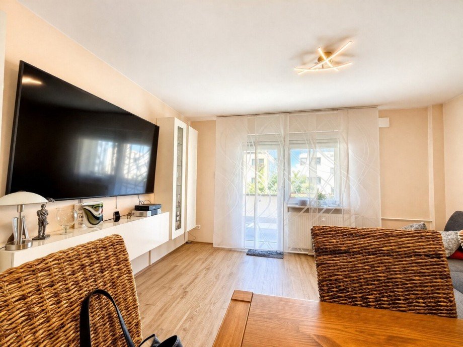 Heller, moderner Wohnraum mit Wohlf�hlatmosph�re Etagenwohnung Gro�-Zimmern