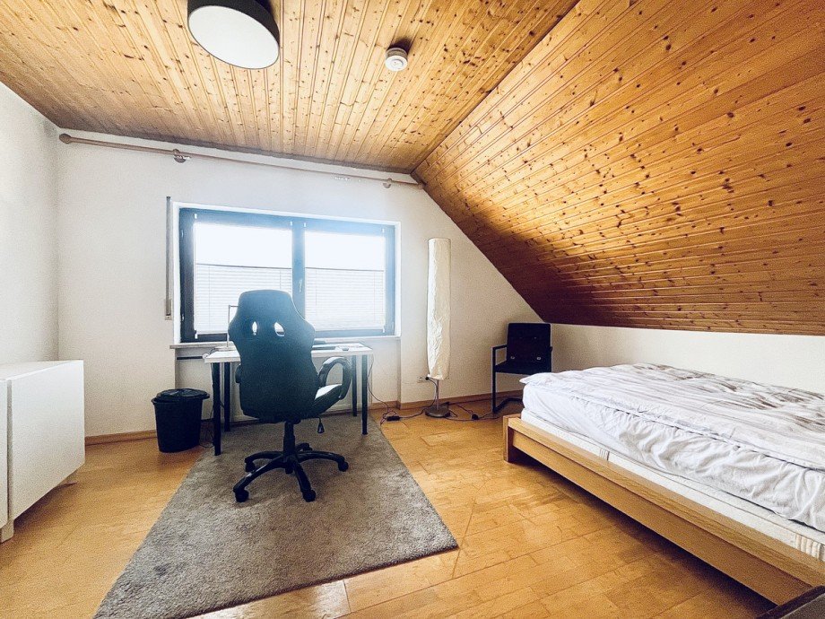 Schlafzimmer 1 Dachgeschosswohnung Gro�-Zimmern