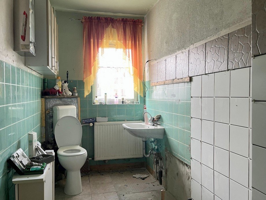 Bad OG Zweifamilienhaus Hasselroth-Neuenha�lau
