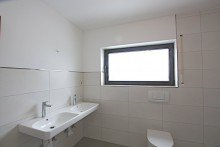 Bad **Gem�tlichkeit ist Trumpf: Erdgeschosswohnung in Feldrandlage mit Terrasse und Au�en- und Innenkamin**