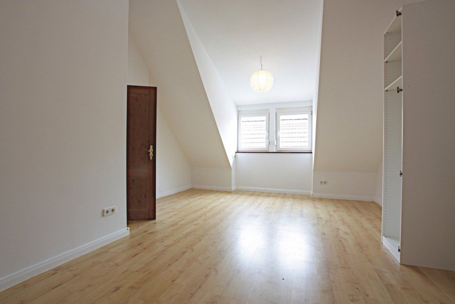 Schlafzimmer 2 DG Mehrfamilienhaus Otzberg