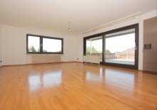 Wohnzimmer EG **Freistehendes Einfamilienhaus mit Einliegerwohnung, Garage und Carport.**