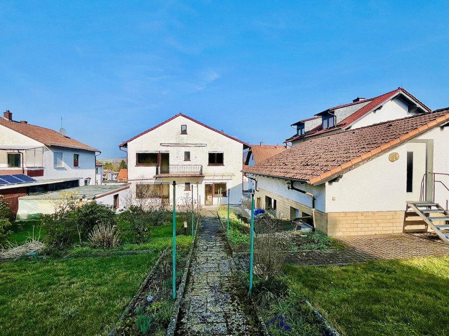 R�ckseite mit Garage Zweifamilienhaus Brensbach/Wersau
