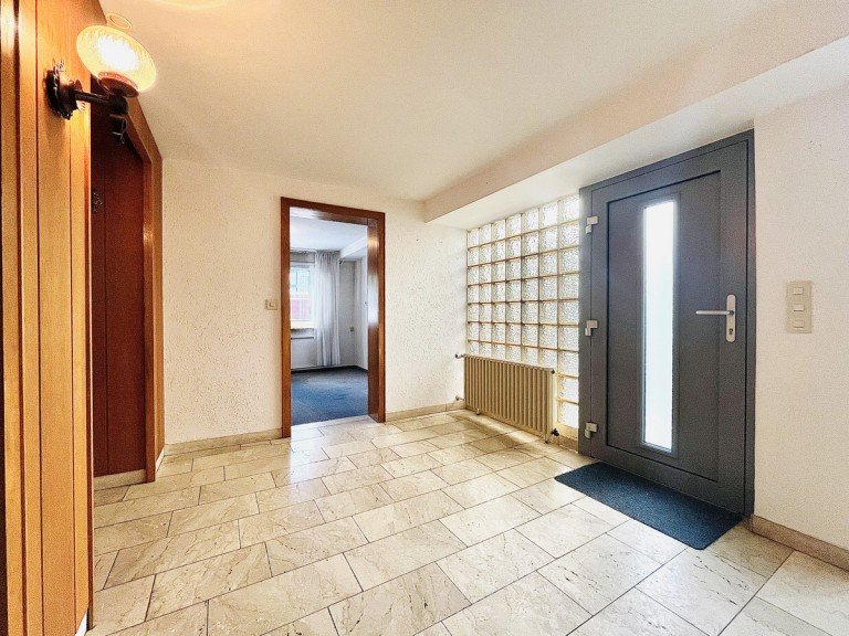 Eingang Ro�dorf Einfamilienhaus Zwei H�user auf einem charmanten Grundst�ck in Ro�dorf - Einmalige Gelegenheit in Altstadtlage