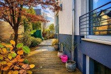 Zuweg Eigenes Haus. Maximale Freiheit. Kein Gartenaufwand.