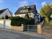 Ansicht Renovierungsbed�rftiges Ein- Zweifamilienhaus mit Fernblick in Ro�dorf