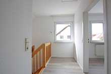 Flur OG Freistehendes Einfamilienhaus auf sonnigem Grundst�ck mit Garage- frisch renoviert