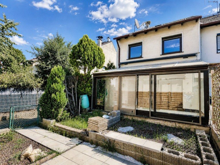 Gartenseite mit Wintergarten Reinheim Reihenendhaus Reihenendhaus mit Wintergarten, Garage und ausgebautem Dachstudio - sofort bezugsfrei