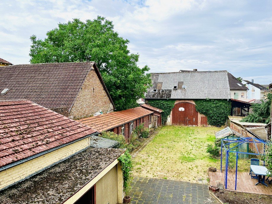 Blick in Garten und Scheune Mehrfamilienhaus M�hlheim am Main