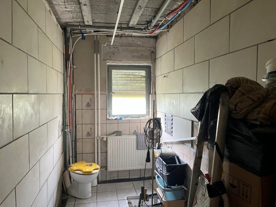 Bad EG Zweifamilienhaus Hasselroth-Neuenha�lau