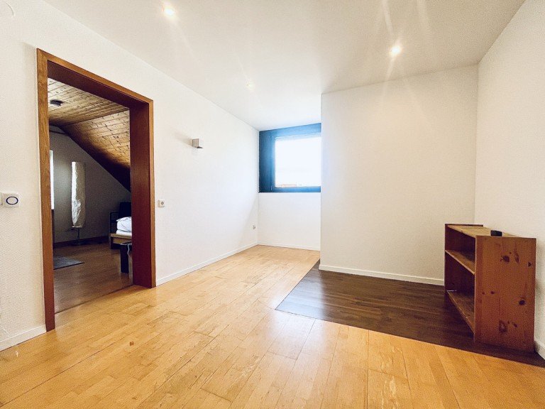 Wohnzimmer/Eingang Gro�-Zimmern Dachgeschosswohnung Gem�tliche 3-Zimmer-Wohnung - ideal f�r Singles oder junge Paare