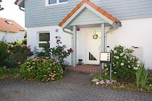Eingang Freistehendes Einfamilienhaus auf sonnigem Grundst�ck mit Garage- frisch renoviert