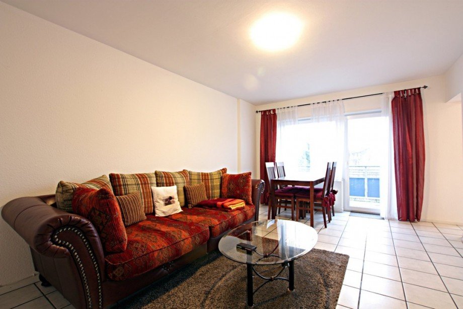 Wohnzimmer mit Balkon Etagenwohnung Dieburg