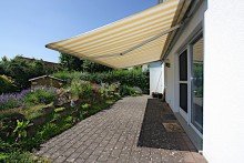 Terrasse Freistehendes Einfamilienhaus auf sonnigem Grundst�ck mit Garage- frisch renoviert