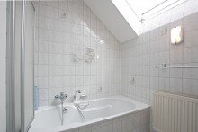 Bad OG Freistehendes Einfamilienhaus auf sonnigem Grundst�ck mit Garage- frisch renoviert