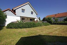 Gartenseite Freistehendes Einfamilienhaus auf sonnigem Grundst�ck mit Garage- frisch renoviert