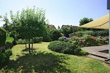 Garten Freistehendes Einfamilienhaus auf sonnigem Grundst�ck mit Garage- frisch renoviert