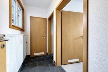 Flur zum Bad Gro�z�gige EG-Wohnung mit Terrasse & Stellpl�tzen in ruhiger Lage von Steinen-H�singen