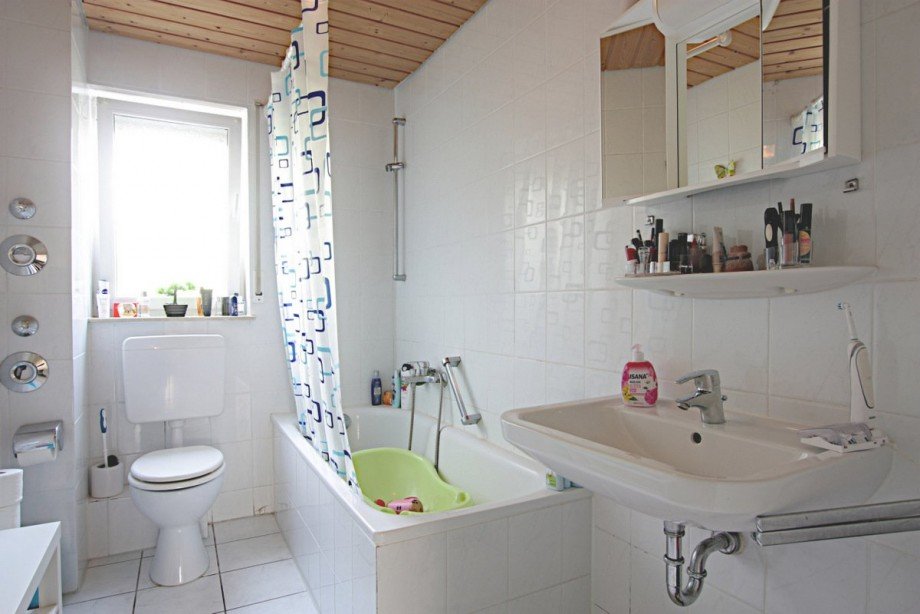 Bad mit Fenster Wohnung Dieburg