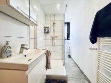 Neues Bad mit Fenster und Dusche Gem�tliche 2-Zimmer-Wohnung mit Balkon - ideal f�r Singles