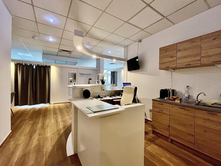 Theke und Teek�che Ladenlokal Gro�-Zimmern