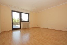 Schlafzimmer EG **Freistehendes Einfamilienhaus mit Einliegerwohnung, Garage und Carport.**