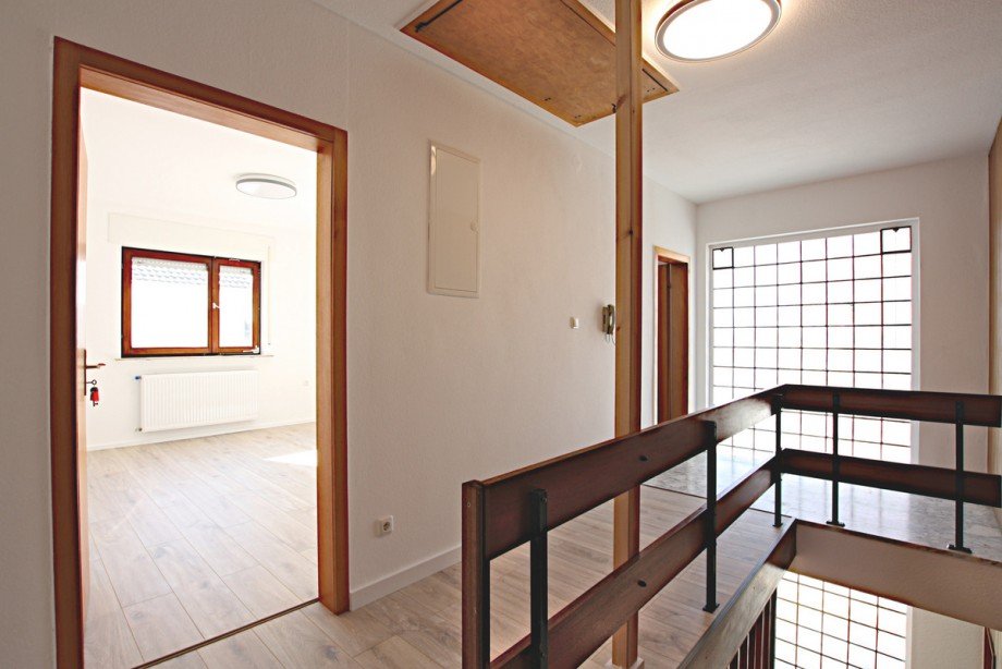 Flur OG Einfamilienhaus Klein-Zimmern