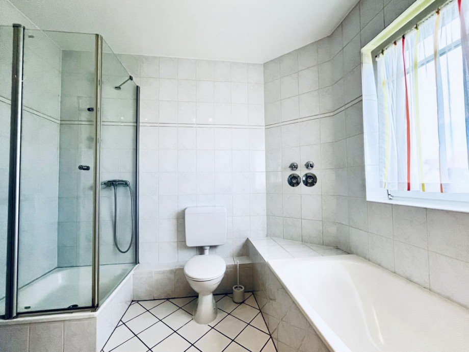 Bad mit Dusche Wohnung Gro�-Zimmern