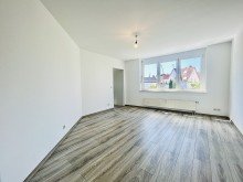 Wohnzimmer Dieburg: schicke 3-Zimmer-Wohnung mit Balkon und Tiefgaragenstellplatz