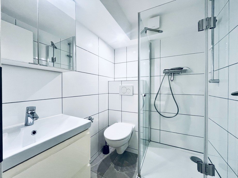Bad mit Dusche Wohnung Gro�-Zimmern