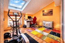 Kinderzimmer 3-Zimmer-Maisonette- Wohnung in Gro�-Zimmern mit TG-Stellplatz.