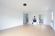 Wohnzimmer Freistehendes Einfamilienhaus auf sonnigem Grundst�ck mit Garage- frisch renoviert