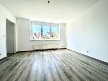 Wohnzimmer Dieburg: schicke 3-Zimmer-Wohnung mit Balkon und Tiefgaragenstellplatz