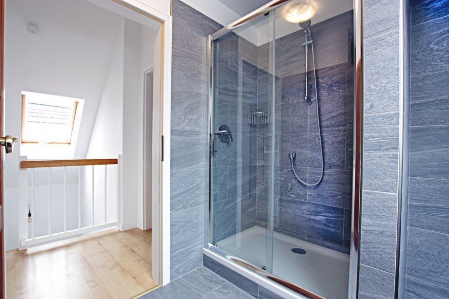 Duschbad im DG Mehrfamilienhaus Otzberg