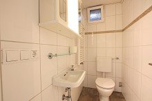 G�ste-WC Extragro�e 2-Zimmer-Wohnung mit Wintergarten, Garten und Garage