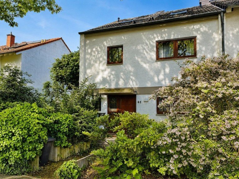 Hauptbild: Charmantes Reihenhaus mit Potenzial in begehrter Lage von Darmstadt-Arheilgen