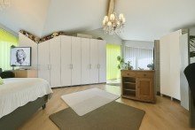 Schlafzimmer Dachgeschoss Eigenes Haus. Maximale Freiheit. Kein Gartenaufwand.