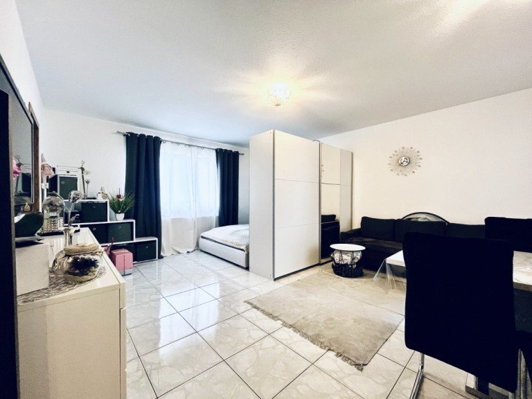 Wohnzimmer Ro�dorf Etagenwohnung Klassisch, praktisch, gut: 3-Zimmer-Wohnung mit Balkon und TG-Stellplatz in Ro�dorf