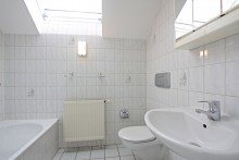 Bad OG Freistehendes Einfamilienhaus auf sonnigem Grundst�ck mit Garage- frisch renoviert
