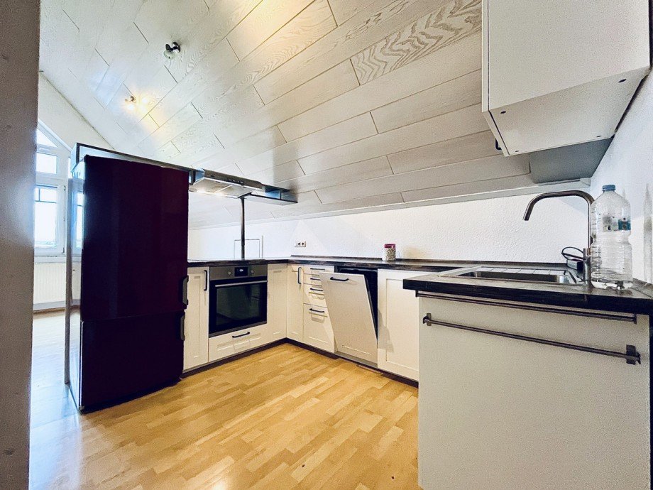 Einbauk�che Dachgeschosswohnung Reinheim