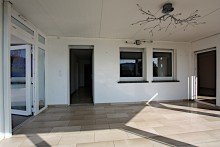 Wintergarten mit Eingang Extragro�e 2-Zimmer-Wohnung mit Wintergarten, Garten und Garage