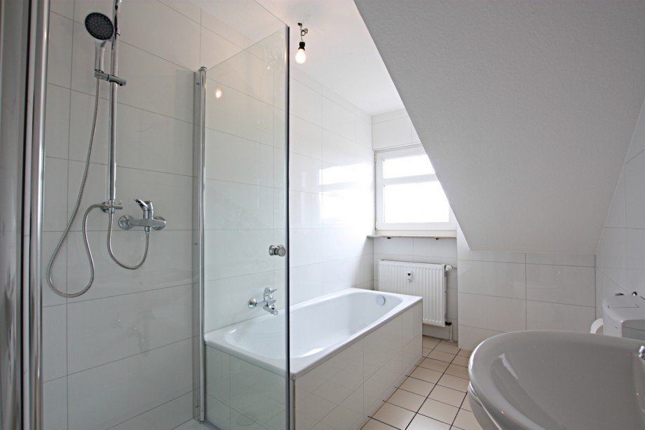 Badezimmer Dachgeschosswohnung Gro�-Zimmern