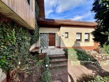 Hauseingang Bauhaus-Einfamilienhaus mit 1.220 m� Grundst�ck ? viel Potenzial in Gro�-Zimmern